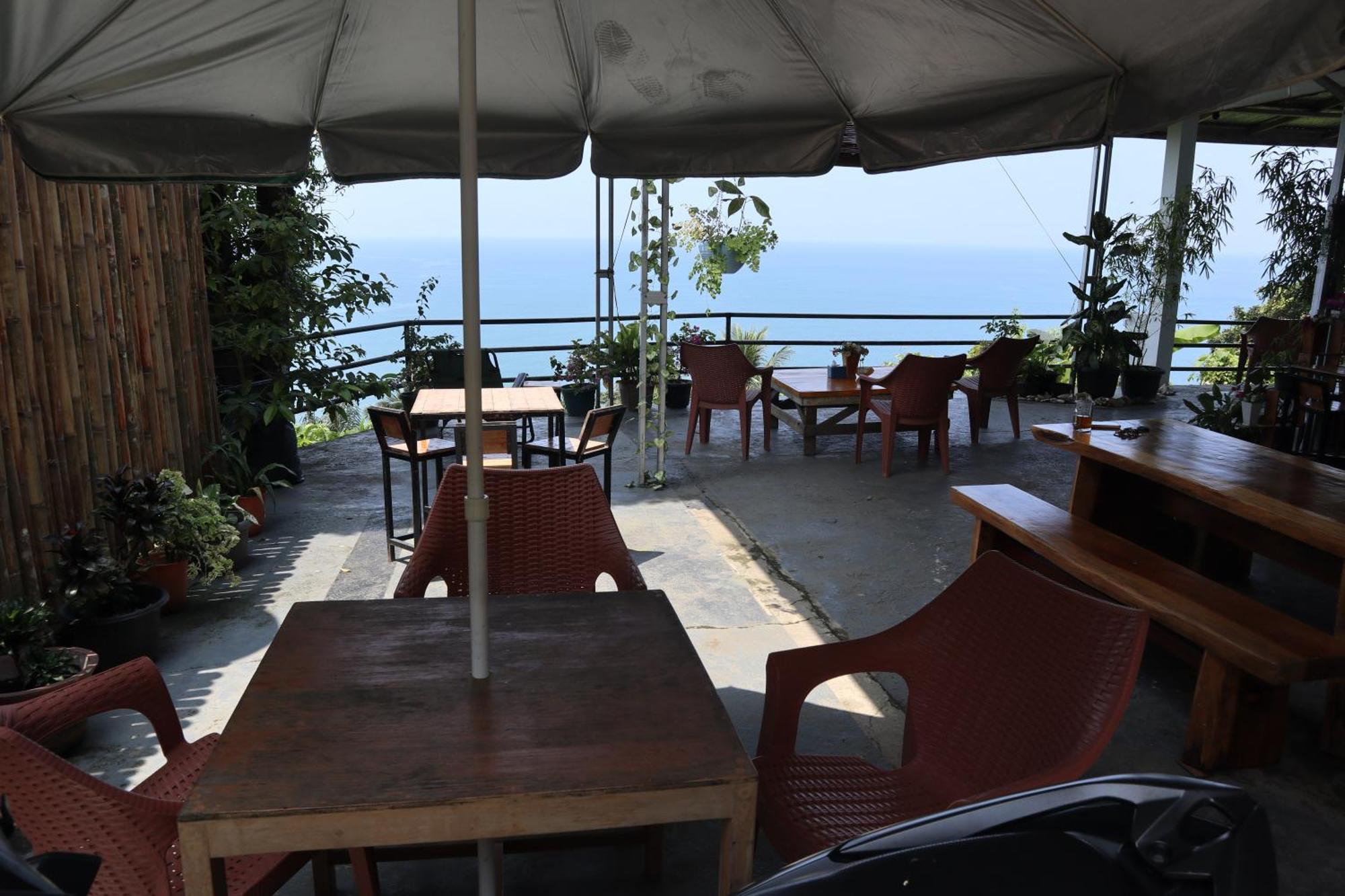 The View Padang, Amazing View, 8 Mins Mentawai Fast Ferry, Cold Beer,Close To Restaurants Exterior photo