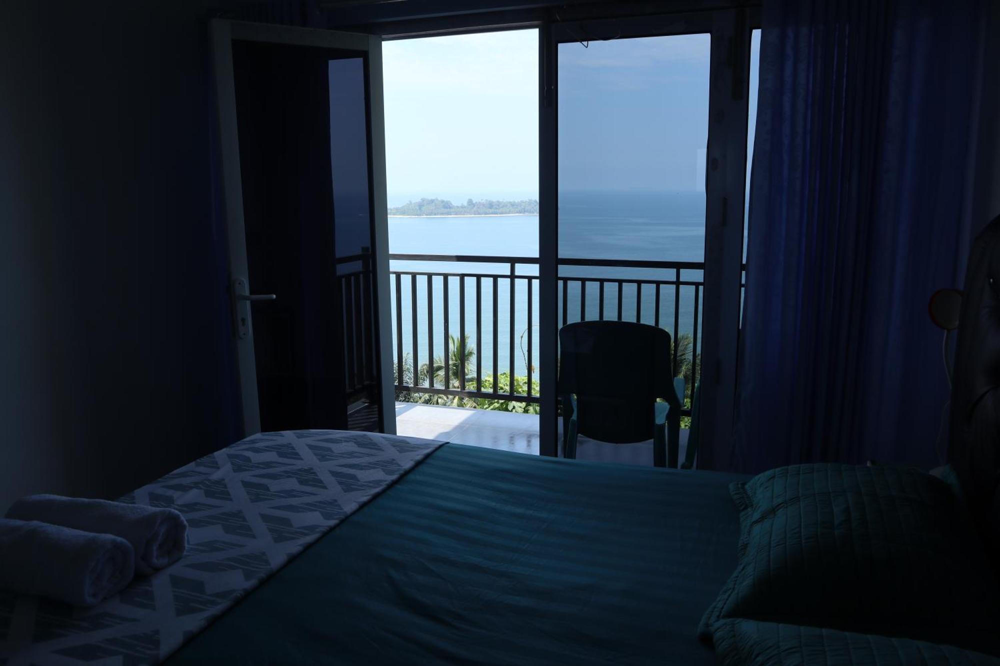The View Padang, Amazing View, 8 Mins Mentawai Fast Ferry, Cold Beer,Close To Restaurants Exterior photo