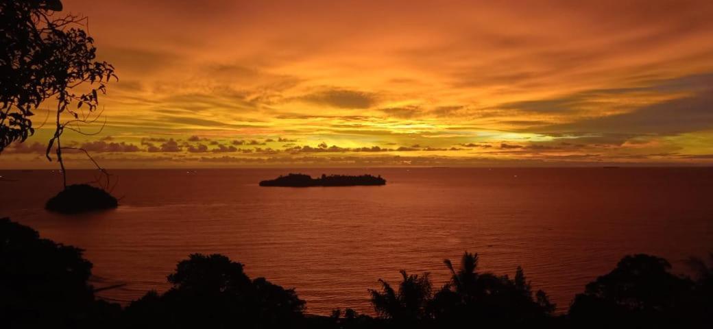 The View Padang, Amazing View, 8 Mins Mentawai Fast Ferry, Cold Beer,Close To Restaurants Exterior photo